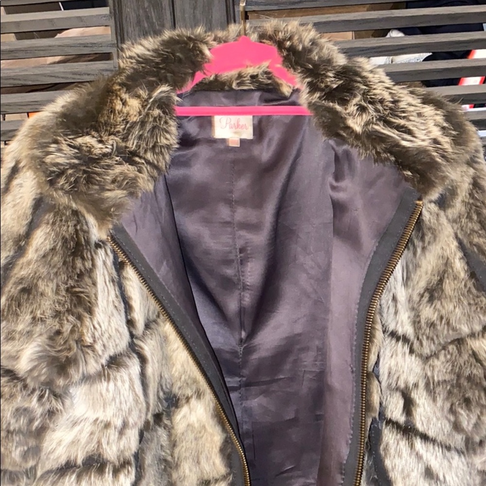 USED**PARKER XS REAL FUR COAT**WELL TAKEN CARE OF. - Picture 4 of 7